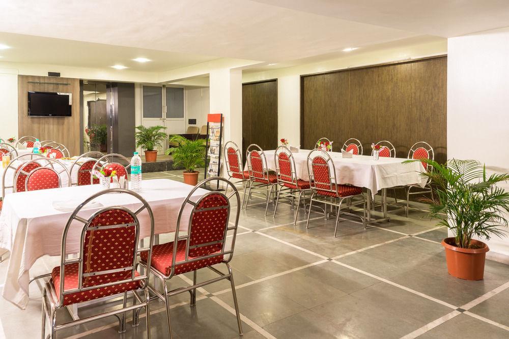 Treebo Trend Royal Kourt Aurangabad Hotel Exterior foto